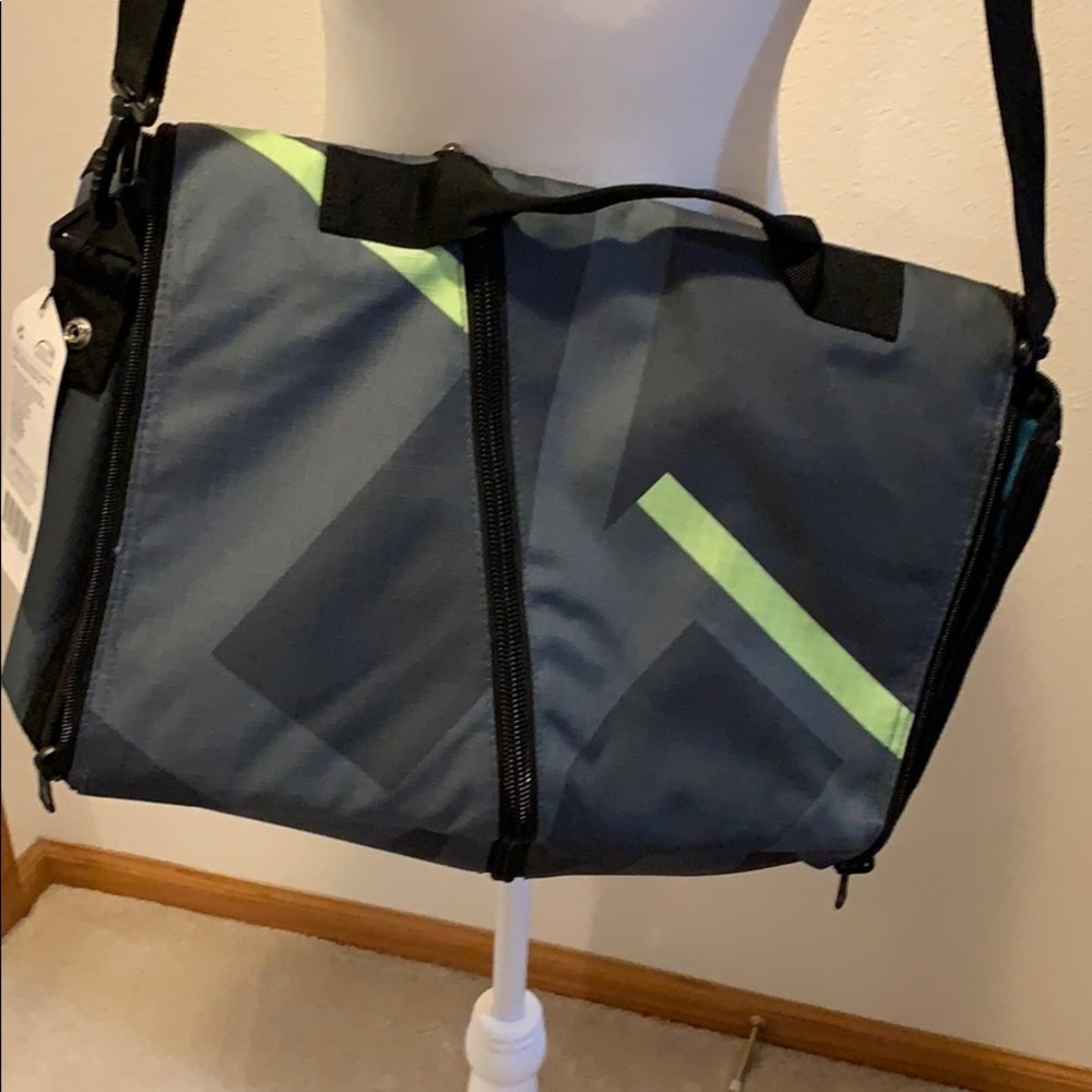Zip it Messenger Computer / Work Bag​​​​​​​​​​​​​​​​​​​​​​ - Picture 2 of 6